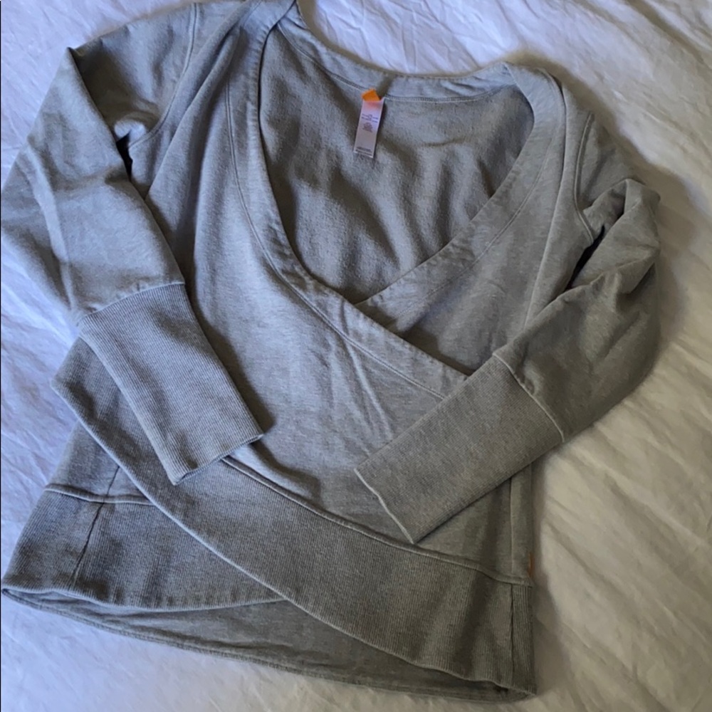 Lucy crossover sweatshirt